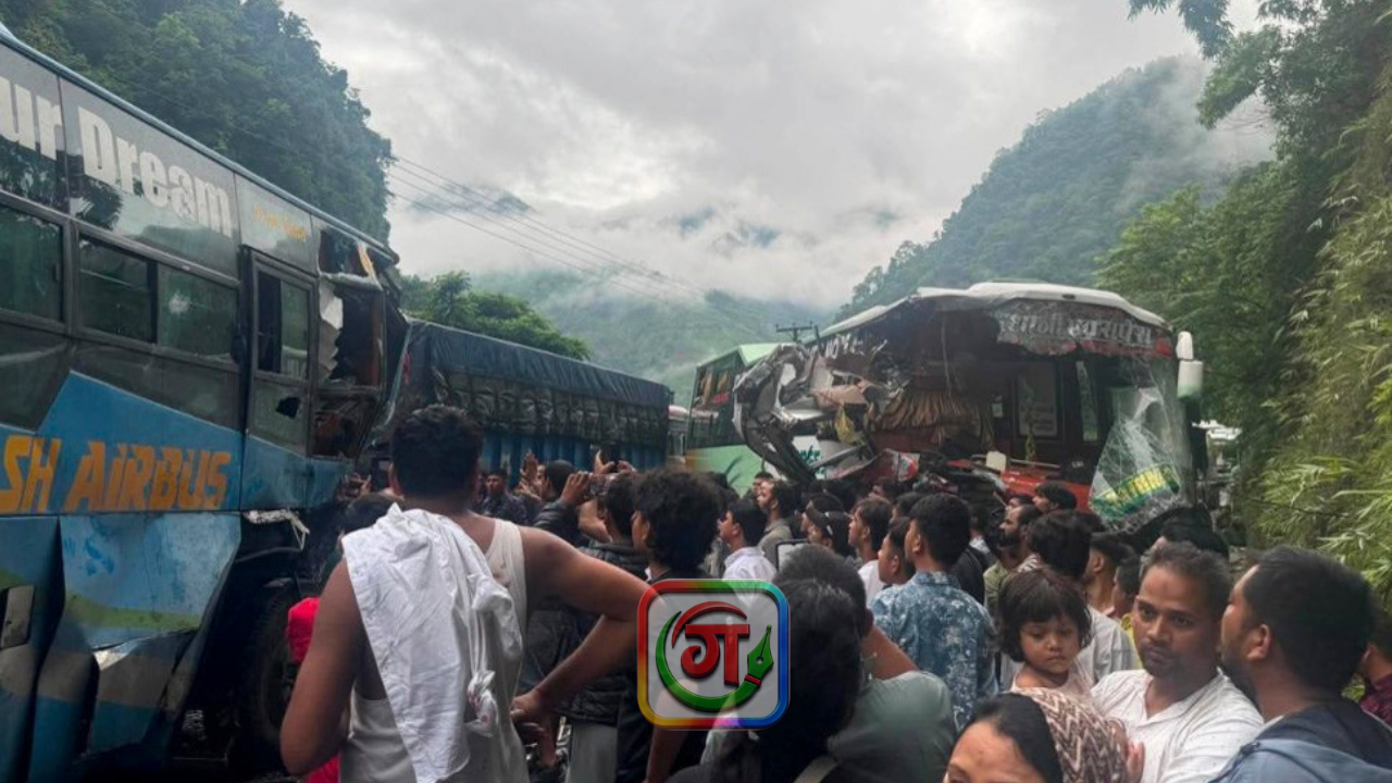 मुग्लिन नारायणगढ सडकमा दुई बस ठोक्किए, सडक अवरुद्ध