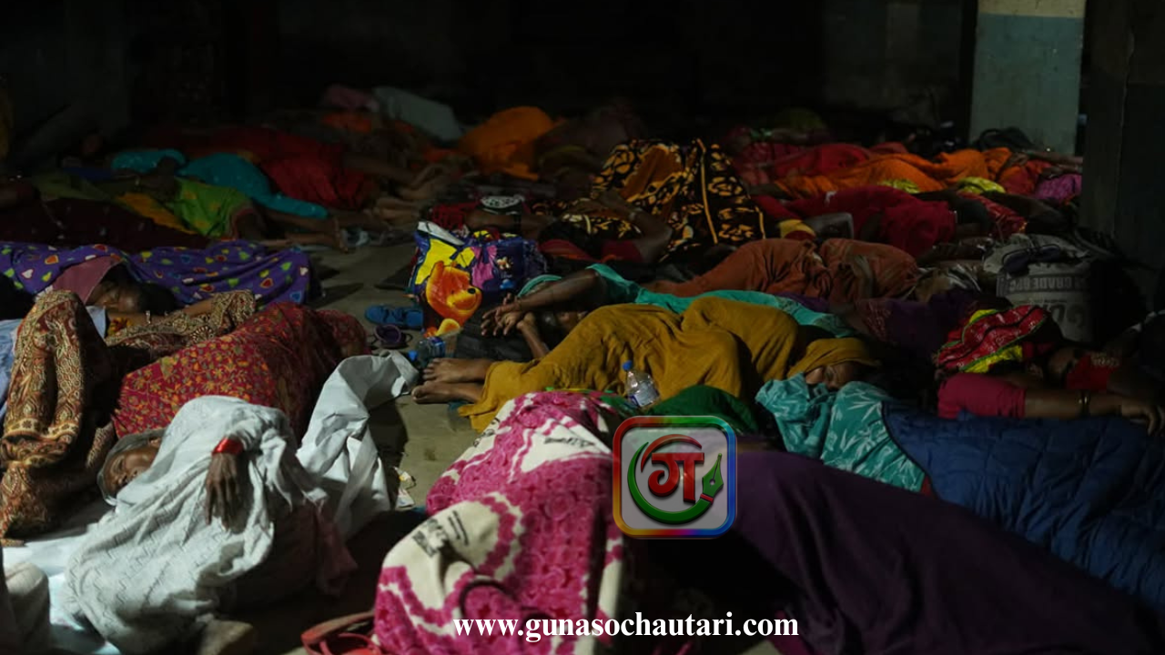 न्यायको खोजीमा साउने झरीमै रात: माइतीघरको सडकमा रुझ्दै लघुवित्त पीडित, सरकार अझै मौन